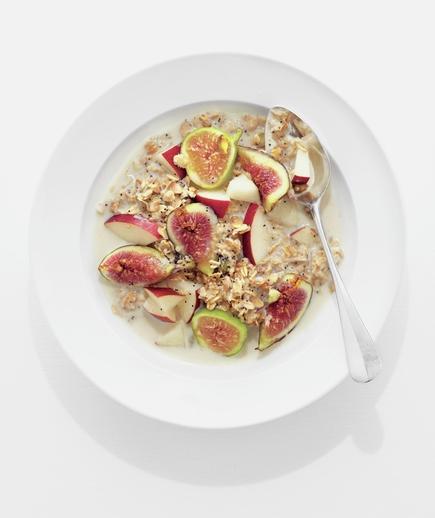 toasted pistachio muesli with apple and fig