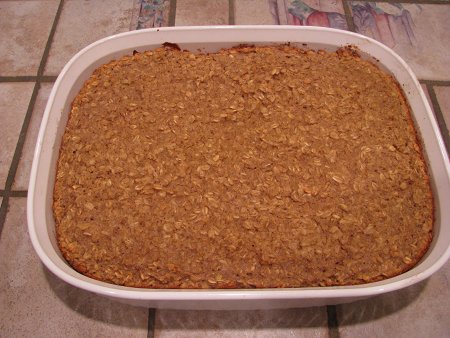 While monochromatic, this baked oatmeal dishes uses apples and walnuts to add depth of flavor and make it more filling. Image source https://www.artofmanliness.com/2010/02/04/5-hearty-winter-breakfasts-to-fill-your-belly/