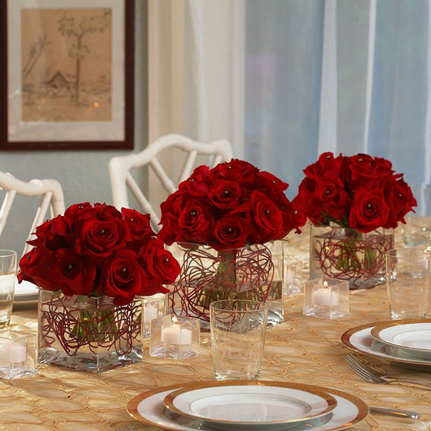 And red roses mean love but are also sophisticated. Image Source: Table Decorating Ideas