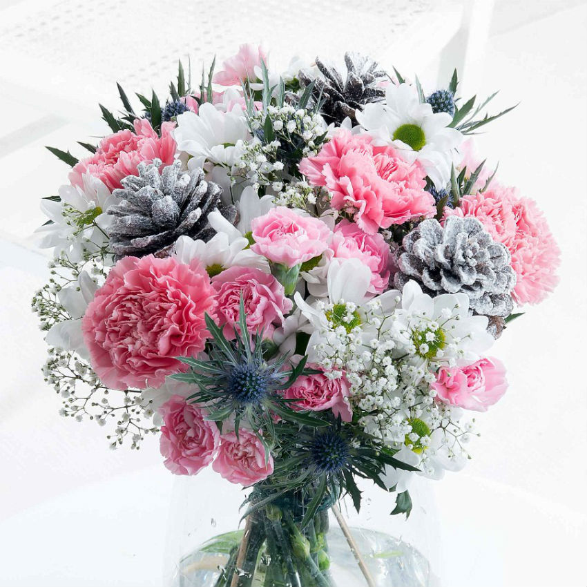 You too can create your own Winter Wonderland bouquet. Get inspired. Image Source: Flying Flowers